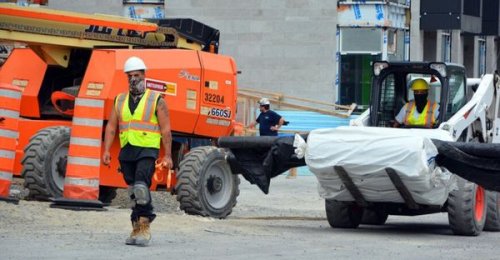 Thousands of Quebec construction workers could soon get a $300 cheque — Here's how