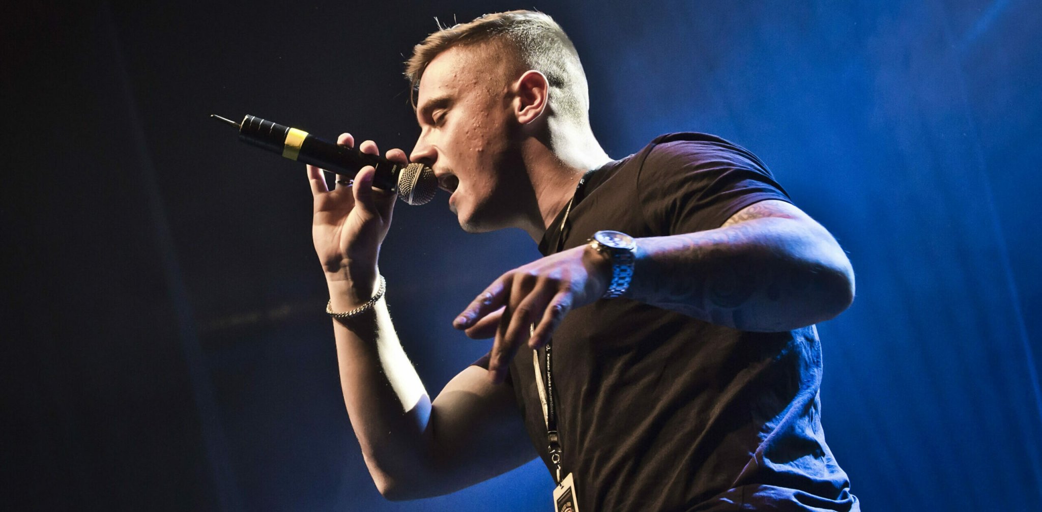 Disarstar offenbart: Er macht Tischler-Lehre und ist Vater geworden