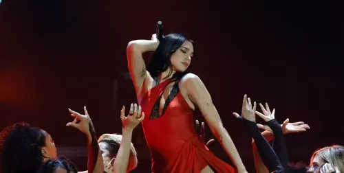 „99 Luftballons“: Dua Lipa singt Nena komplett auf Deutsch