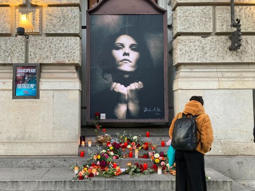 Nach Tod von AnNa R.: Gedenkort am Berliner Theater des Westens