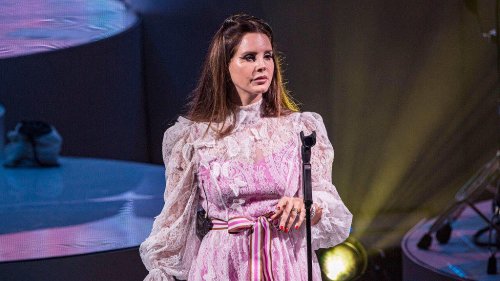 OCEAN BLVD vs MEMENTO MORI: Schlägt Lana Del Rey Depeche Mode in deren Heimatcharts?