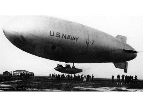 El primer dirigible de helio y la bomba atómica