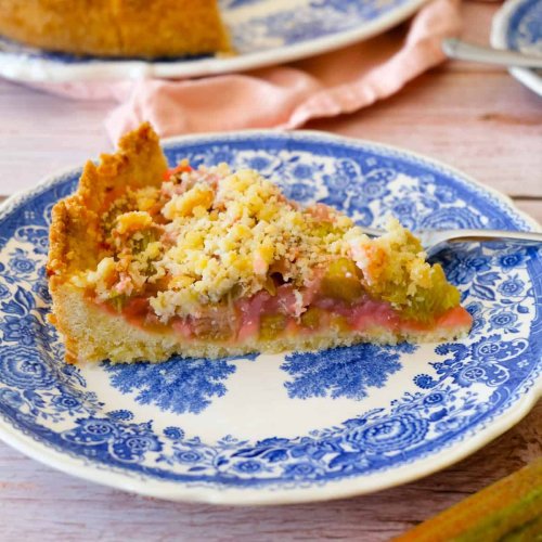 Rhubarb Streusel Cake (Rhabarberkuchen)