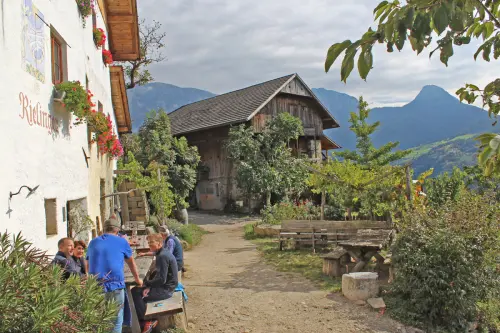 Roter Hahn Südtirol: Urlaub auf dem Bauernhof