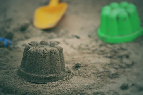 Wie oft sollte man den Spielsand im Sandkasten eigentlich tauschen?