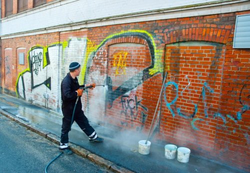 Wer muss die Entfernung von Graffiti an der Hauswand bezahlen?