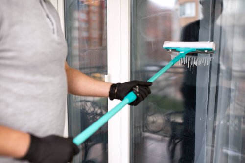 Hire a Pro or DIY? Understanding End of Lease Cleaning in Melbourne