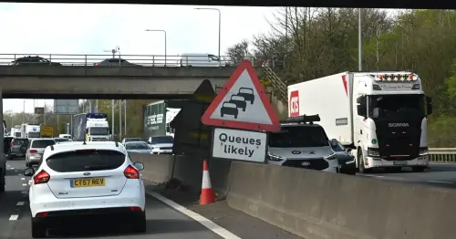 M25 traffic diversion route in full with severe closure warning after tanker overturns spilling oil