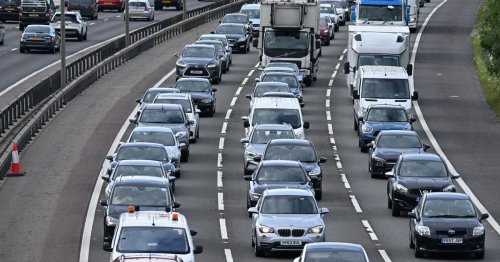 M25 closed live as lorry flips in horror crash causing oil spill with all day closure warning