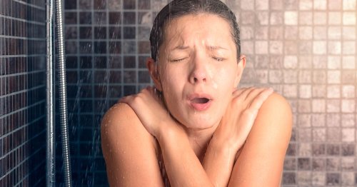 Fifteen minute daily shower that burns 353 calories daily