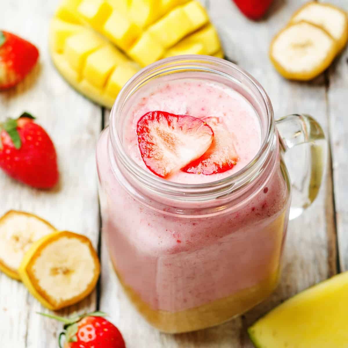 Mango Strawberry Banana Smoothie - My Mini Chefs