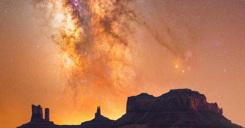 Amazing Astrophotography Showcases the Fiery Beauty of Monument Valley in Arizona