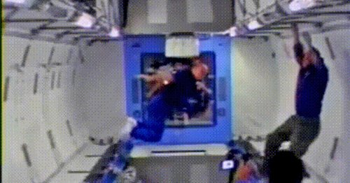 Watch An Astronaut Get “stuck” In Microgravity Left Floating In Space Flipboard 