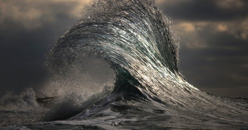 Interview: Photographer Spends 10 Years Capturing the Visual Symphony of Waves