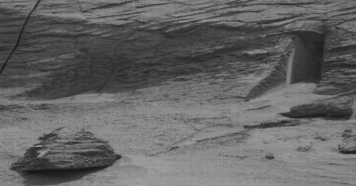 NASA's Mars Curiosity Rover Photographs a Mysterious "Alien Portal"