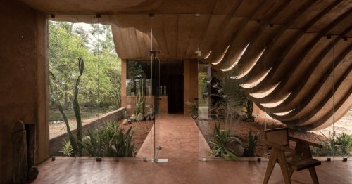Sweeping Curve Breathes Life Into This Earthly Yet Elegant Home in India