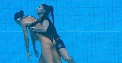 Coach Bravely Jumps Into Pool To Save Artistic Swimmer Who Fainted and Sank