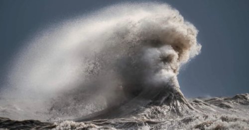Photographer Takes Incredible Image of a Crashing Wave That Looks Like a Human Face