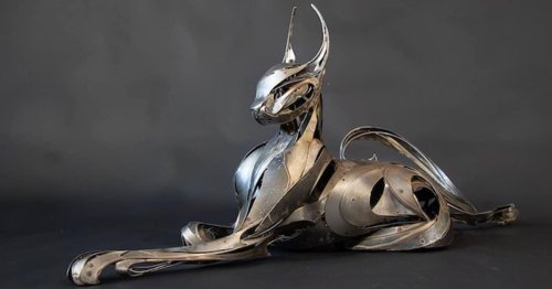 Stunning Metallic Sculptures With Sweeping Lines Capture the Elegant Energy of Dynamic Animals