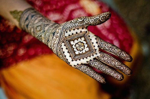 15 Gorgeously Designed Henna Tattoos with Unbelievably Intricate Patterns
