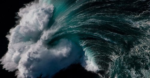Incredible Photos Capture the Majestic Beauty and Power of Waves