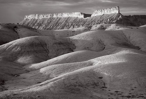 Striking Black and White Photos of Beautiful Rock Formations Found in the Western U.S.