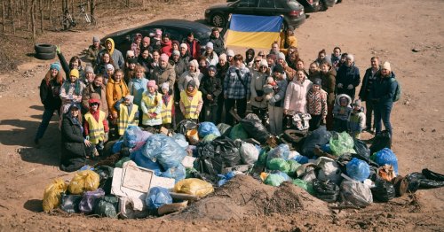 Ukrainian Refugees Are Thanking Countries for Their Warm Welcomes by Helping Clean Public Spaces