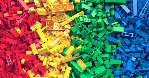 You Can Download Instructions for Over 6,800 Lego Sets For Free at the Internet Archive
