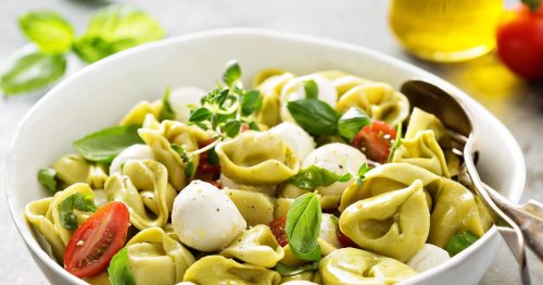 Ruckzuck fertig: Kalter Tortellini-Salat mit buntem Gemüse