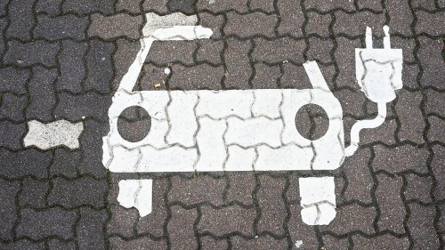 Warnen E-Autos rechtzeitig vor dem Liegenbleiben?
