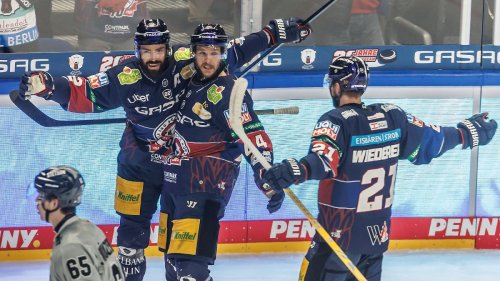 Eisbären krönen sich mit irrer Torgala zum Meister