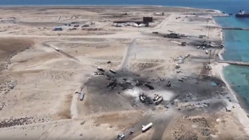 Drohne filmt komplette Zerstörung von Huthi-Hafen