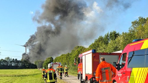 Windrad brennt lichterloh - Feuerwehr kann nur zusehen