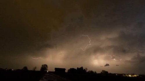Zeitraffervideo zeigt zuckende Superzelle über Bayern
