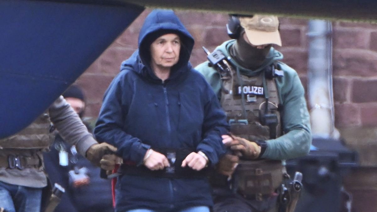 Frühere RAF-Terroristin Klette steht als Räuberin vor Gericht