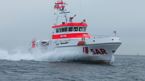 Seenotretter retten zwei Schiffbrüchige