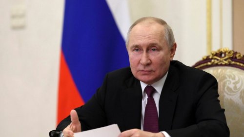 Stoischer Putin tut, als wäre nichts passiert