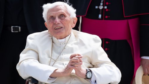 Papst Benedikt XVl. trat wegen Schlaflosigkeit zurück