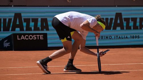 Zverev wütet, zückt das Handy - und wird verwarnt