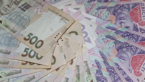 Rubel klettert auf Sieben-Jahres-Hoch