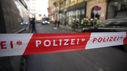 Ursula Poznanski bittet zu "Teufels Tanz"
