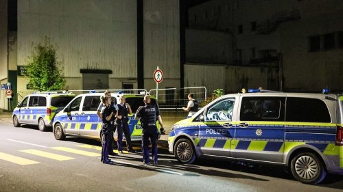 Gruppe vergewaltigt 30-Jährigen - lange Haft