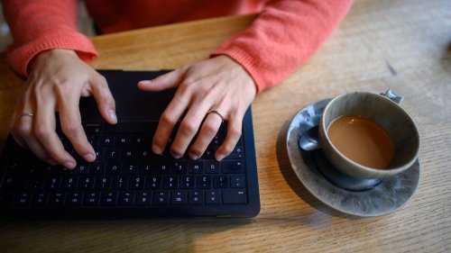 Cafés verbannen Laptops für mehr Gespräche