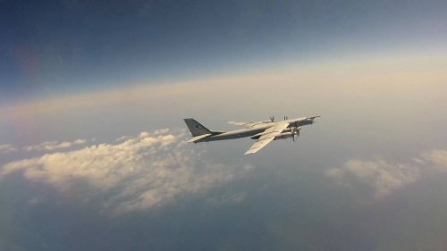 Russische und chinesische Bomber provozieren Japan