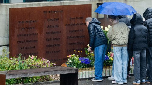 Um 10:41 Uhr wird es ganz still auf dem Schulhof in Haltern