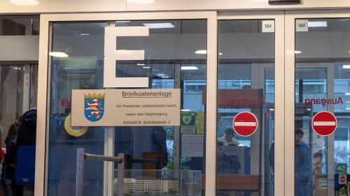 Mann will unbedingt in Haft und begeht einen Mord