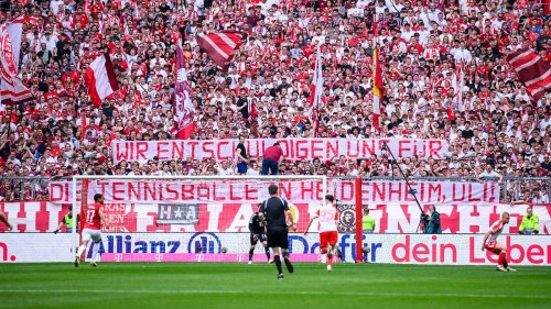 Bayern-Fans verhöhnen Uli Hoeneß