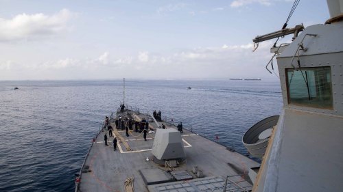 Zwei Raketen treffen Schiff im Golf von Aden