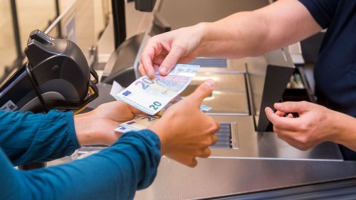 Diese Läden zahlen Bargeld aus