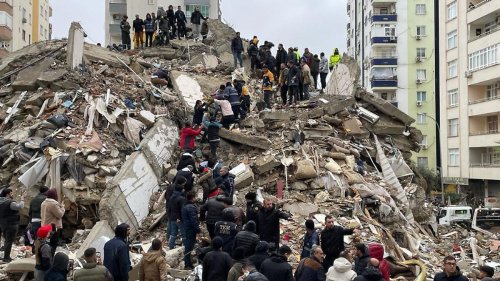 Über 2300 Tote nach Erdbeben in der Türkei und Syrien